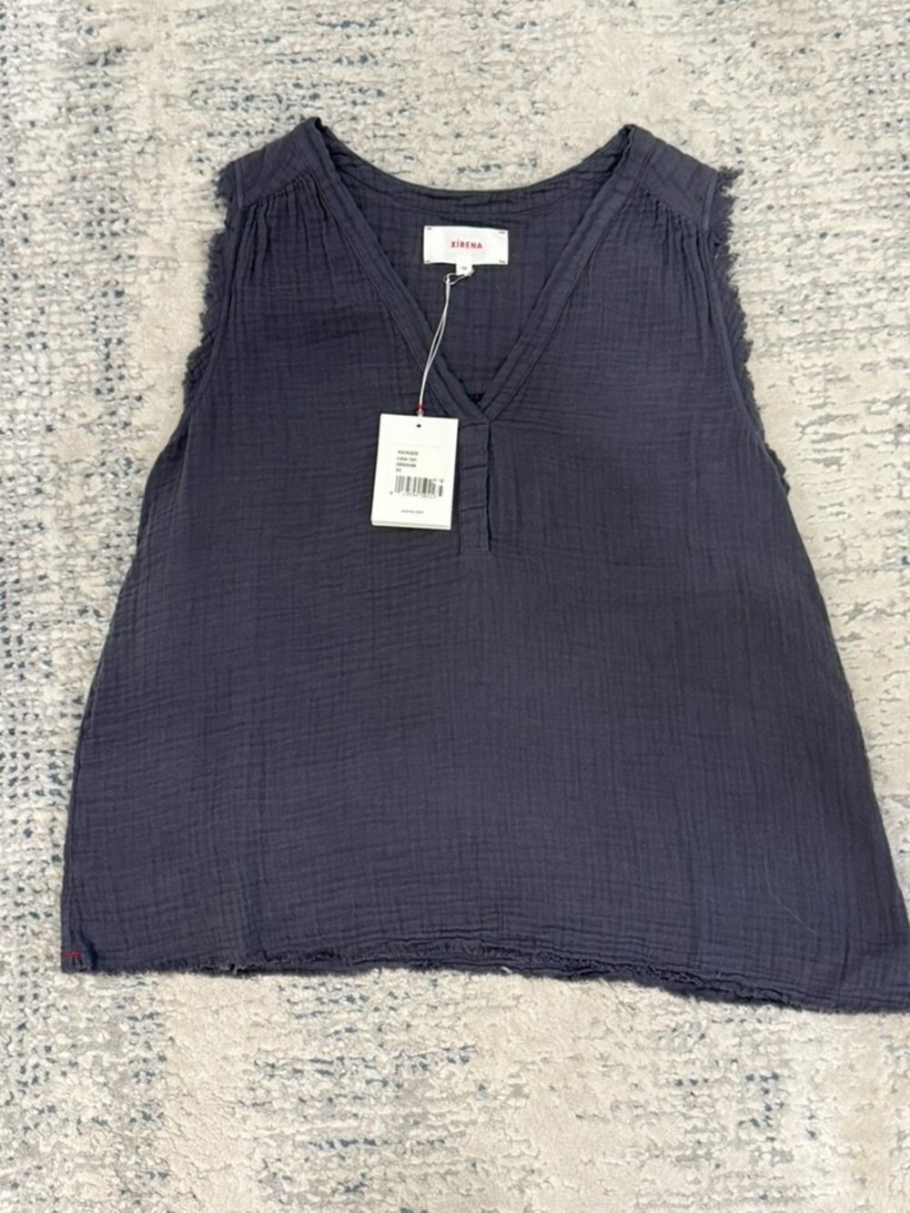 Xirena Evva top in color Obsidian XS